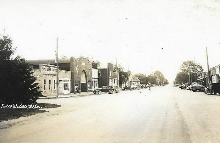 Lake Theatre - Old Photo (newer photo)